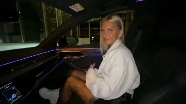 Am Straßenrand abgeschleppt und Zuhause durchgefickt!